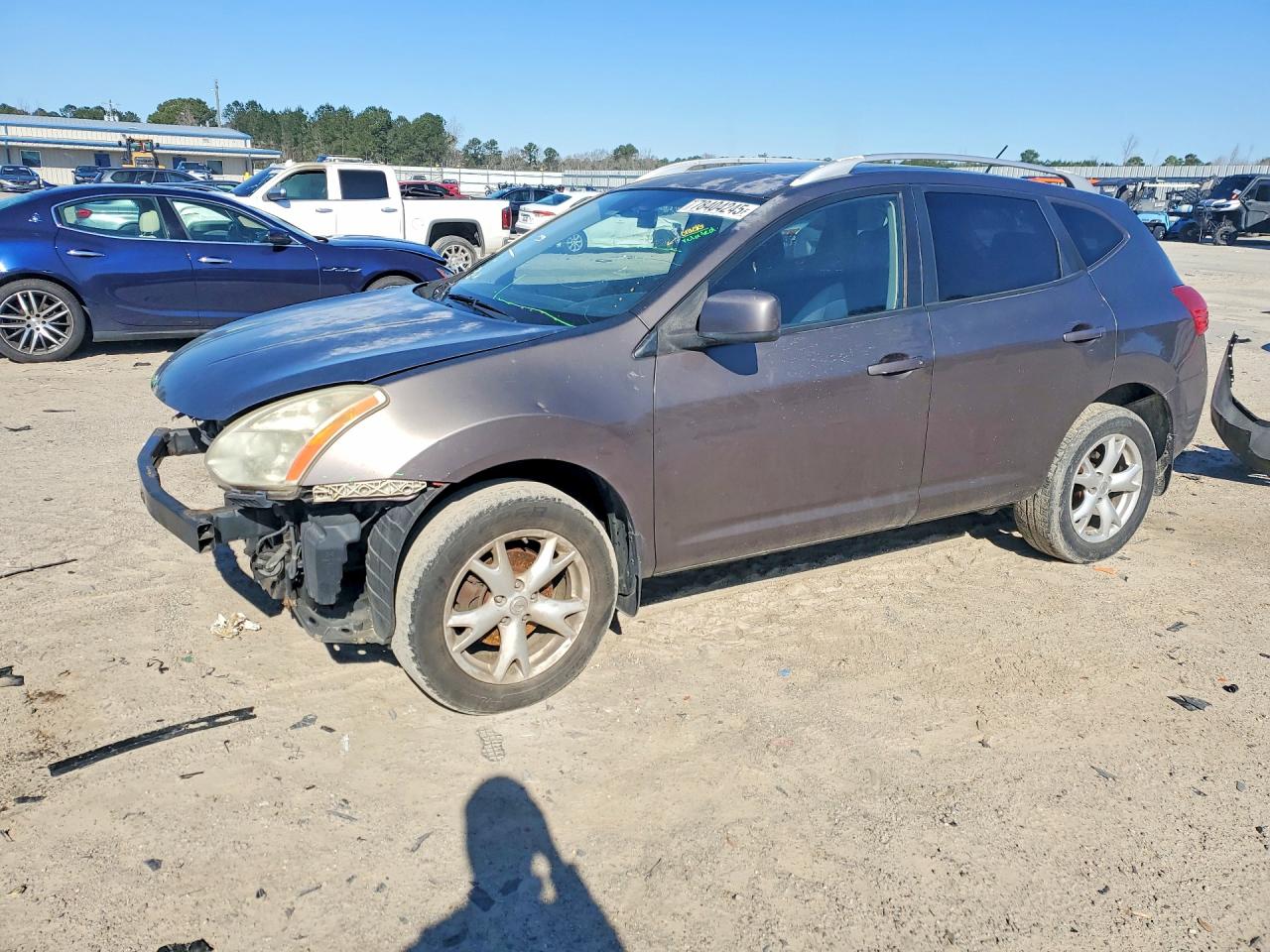 Salvage Nissan Rogue Image