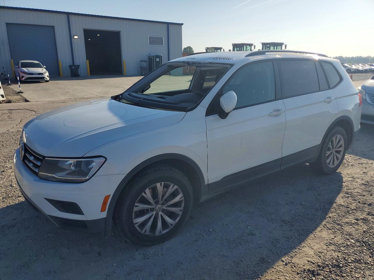 Salvage Volkswagen Tiguan Image