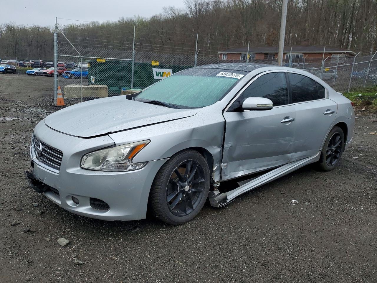 Salvage Nissan Maxima Image