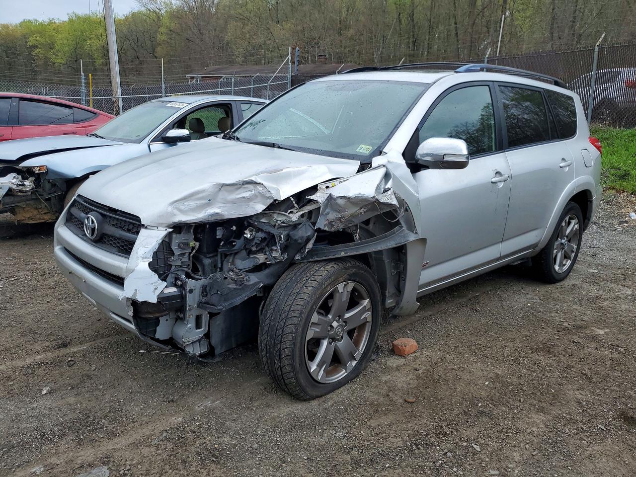 Salvage Toyota RAV4 Image