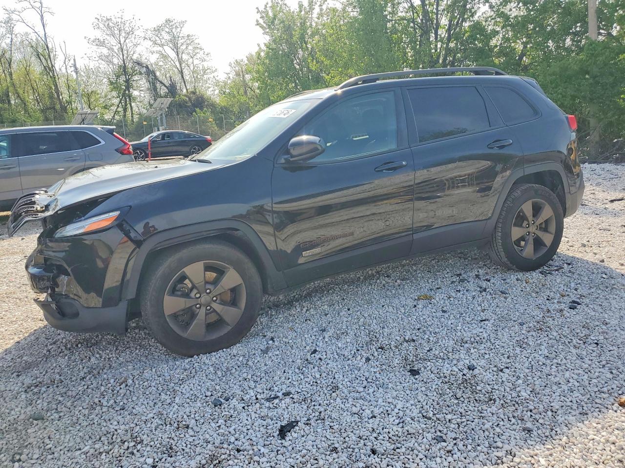 Salvage Jeep Cherokee Image