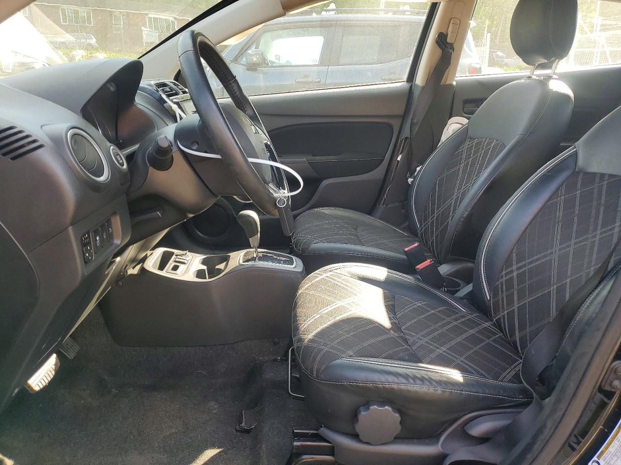 Mitsubishi Mirage Se