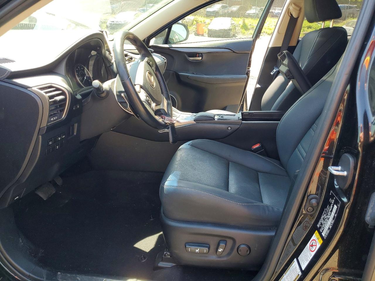 Lexus NX Base