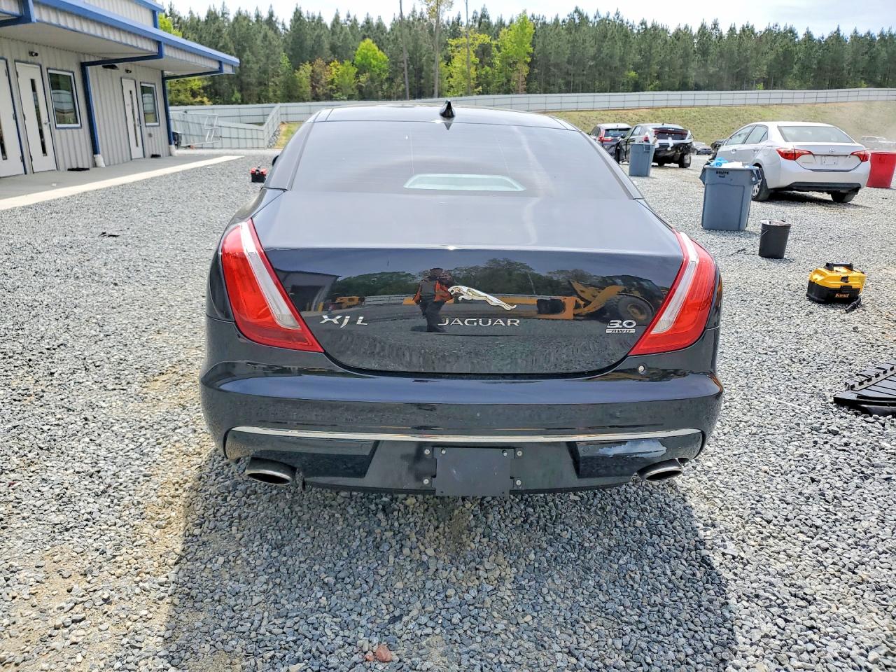 Jaguar XJ Portfolio