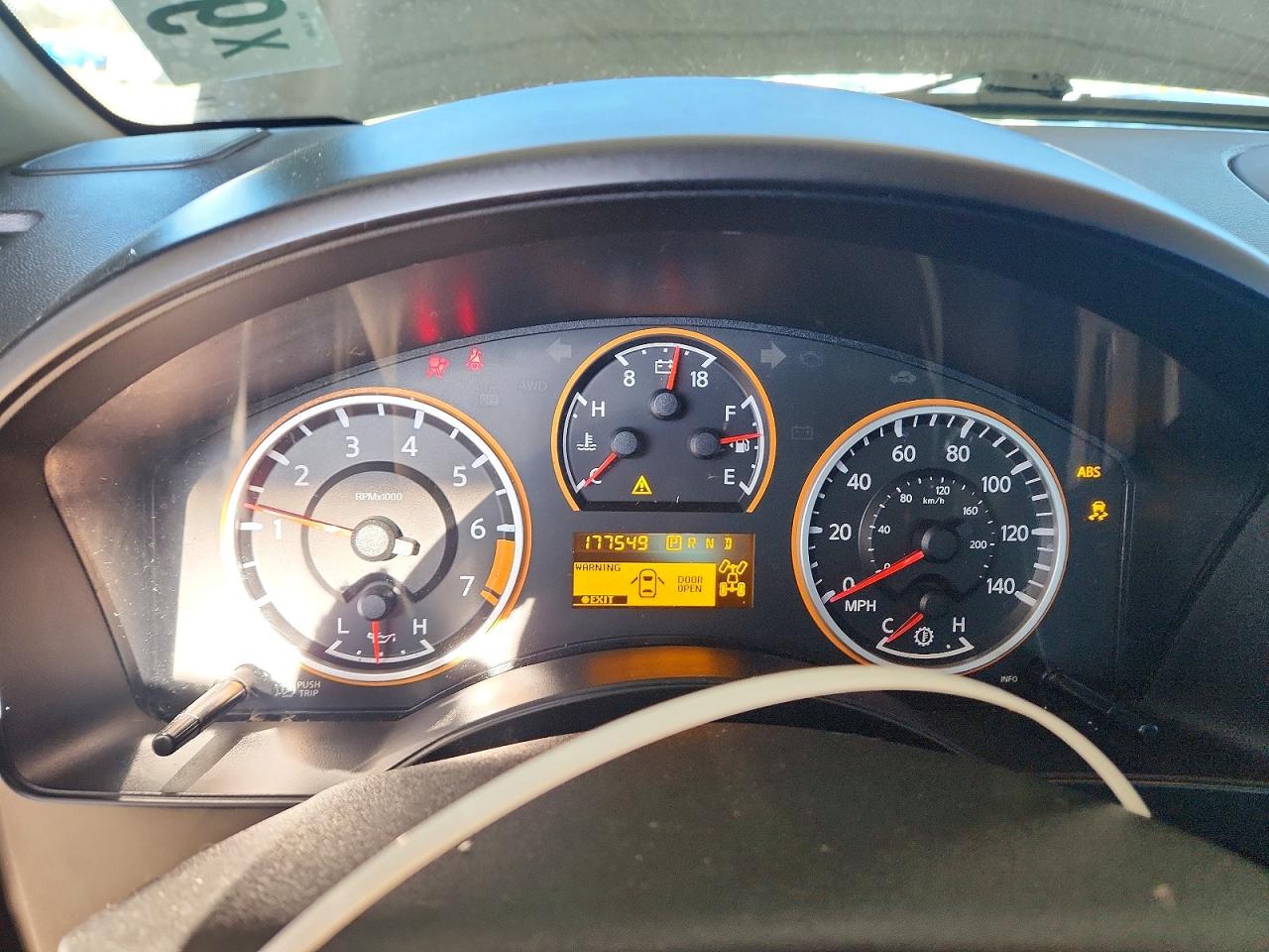 Nissan Titan Sv