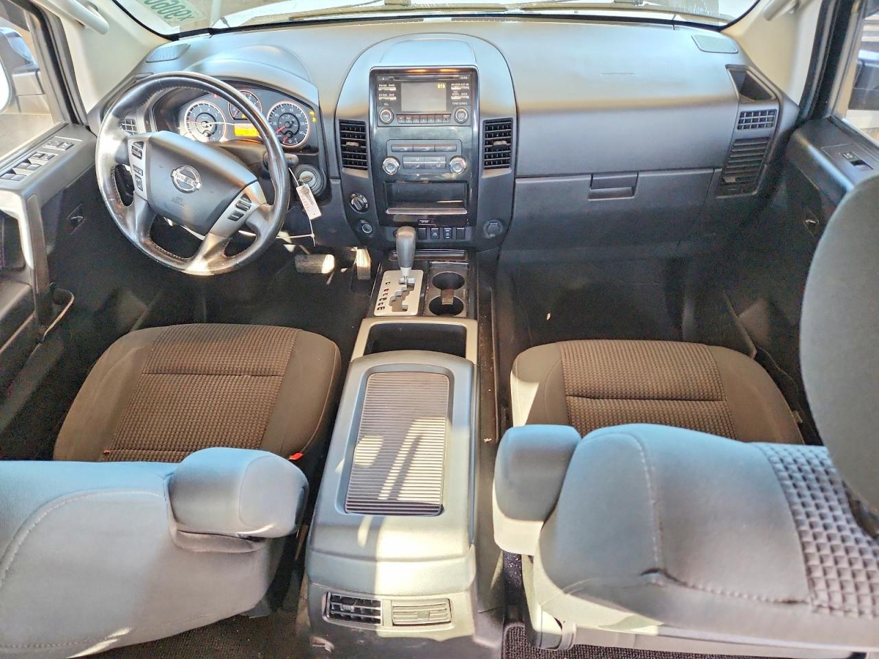 Nissan Titan Sv