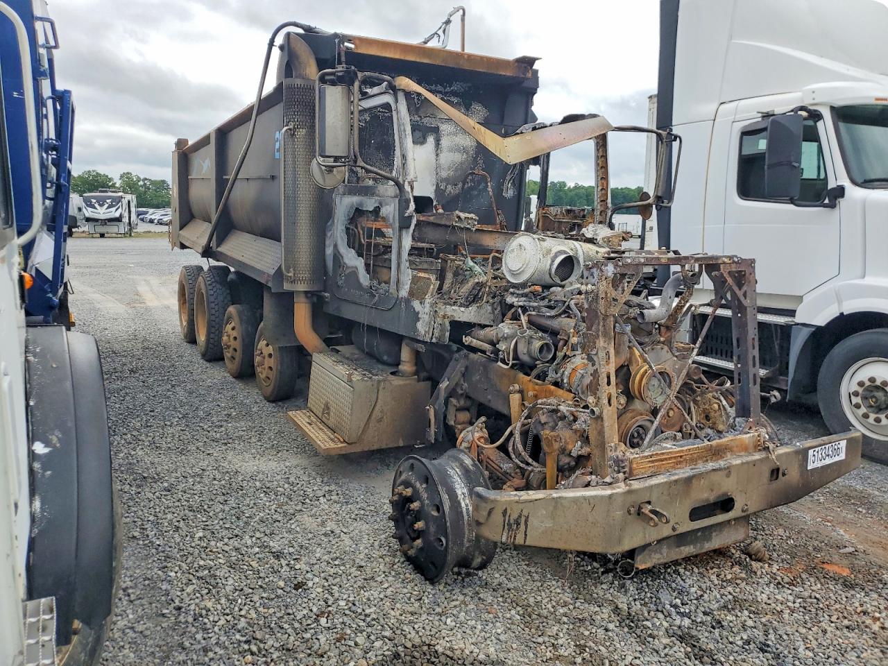 Salvage Peterbilt 365 Image