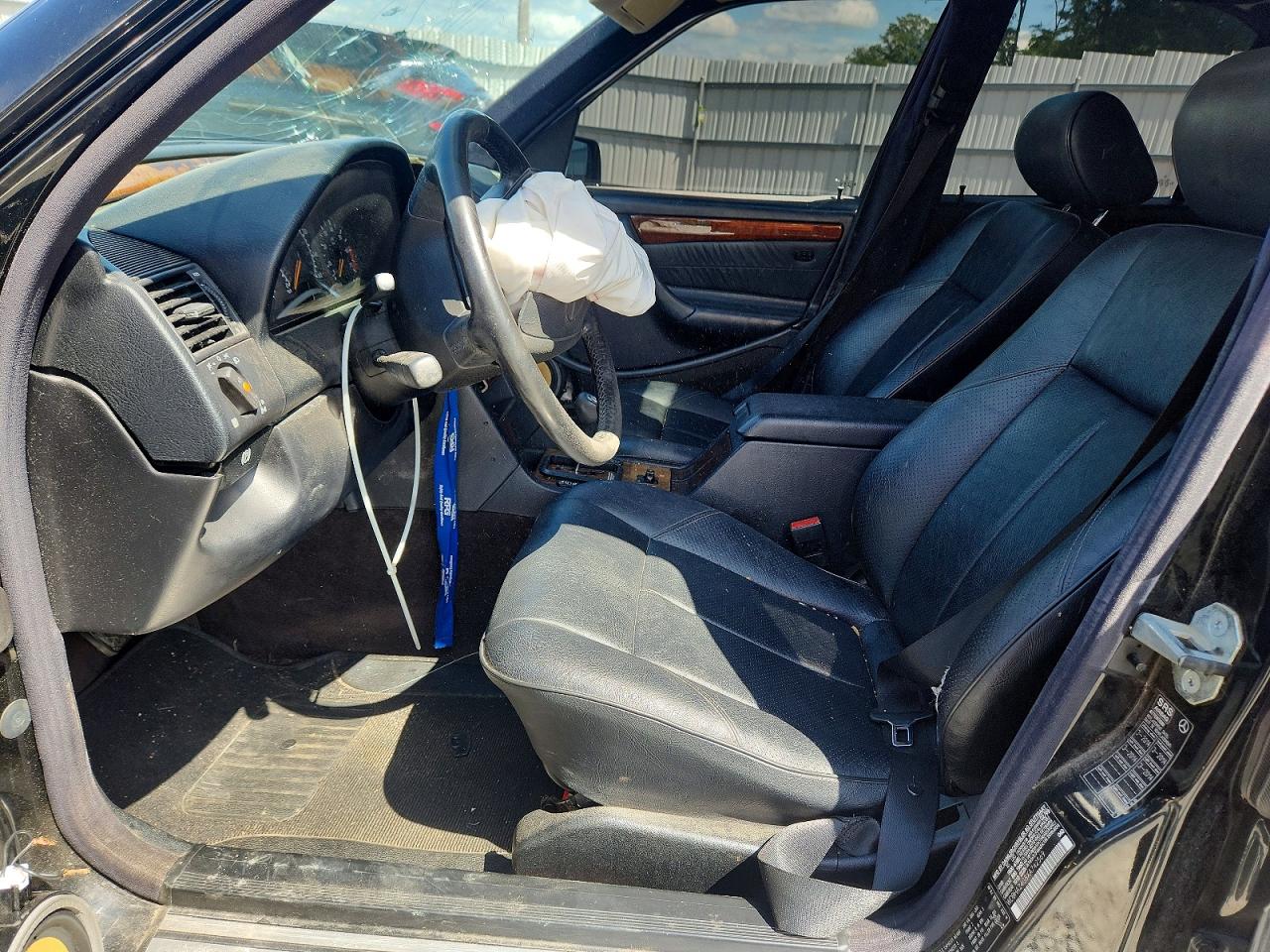 Mercedes-Benz C-Class 230