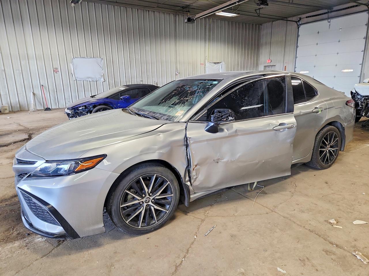 Salvage Toyota Camry Image