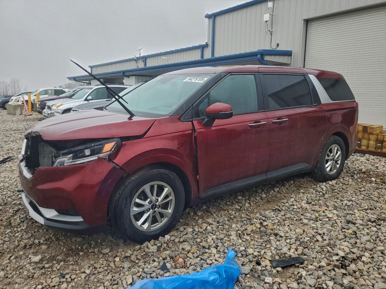 Salvage Kia Carnival Image