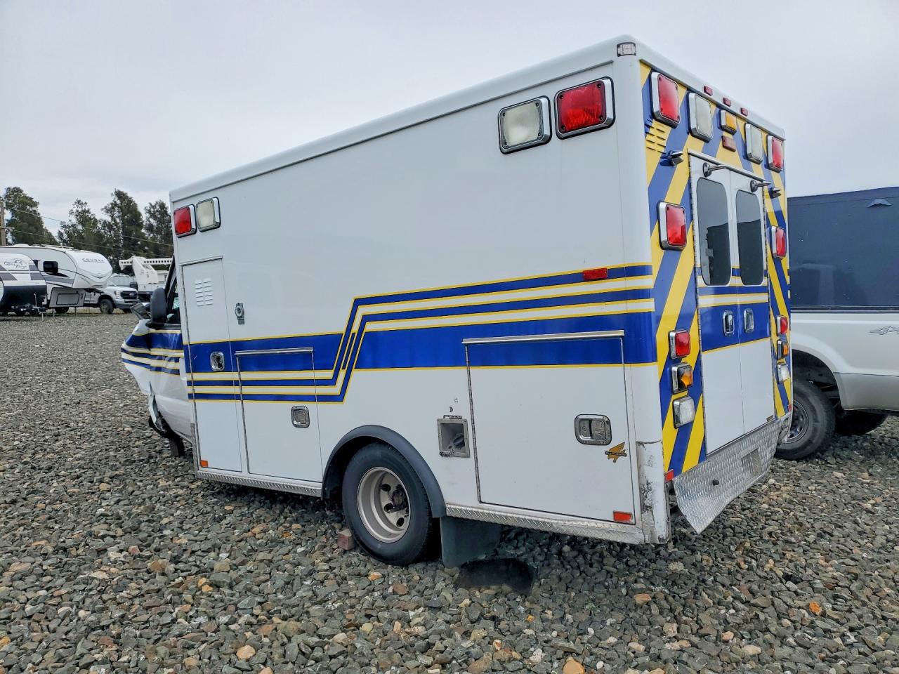 Ford Econoline E350 Super Duty Cutaway Van