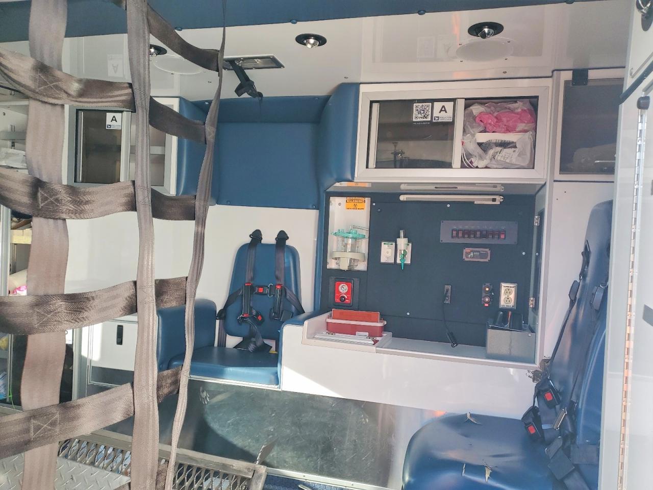 Ford Econoline E350 Super Duty Cutaway Van