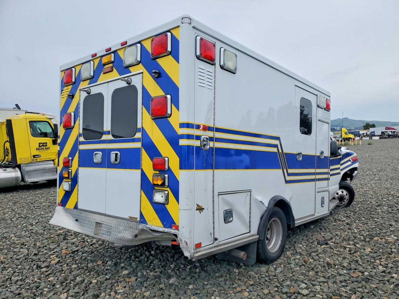 Ford Econoline E350 Super Duty Cutaway Van