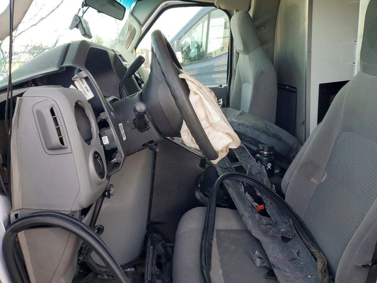 Ford Econoline E350 Super Duty Cutaway Van