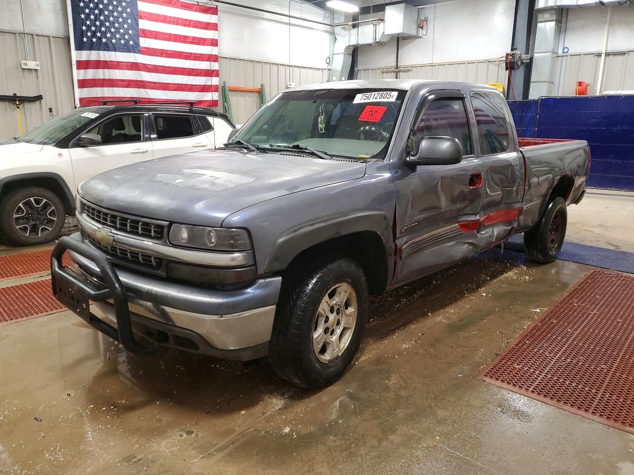 Salvage Chevrolet Silverado Image