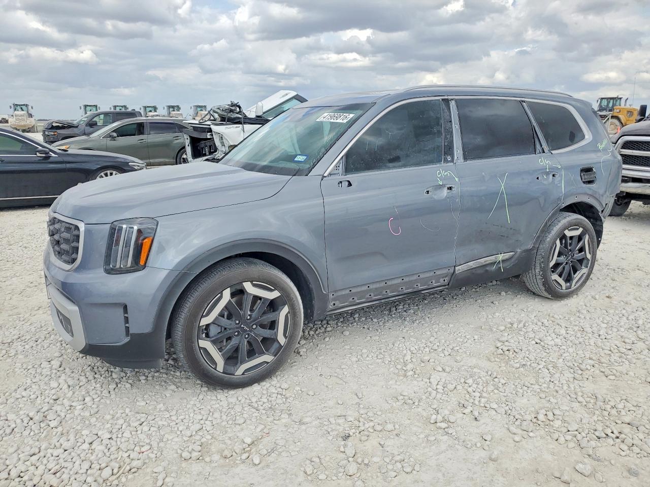 Salvage Kia Telluride Image