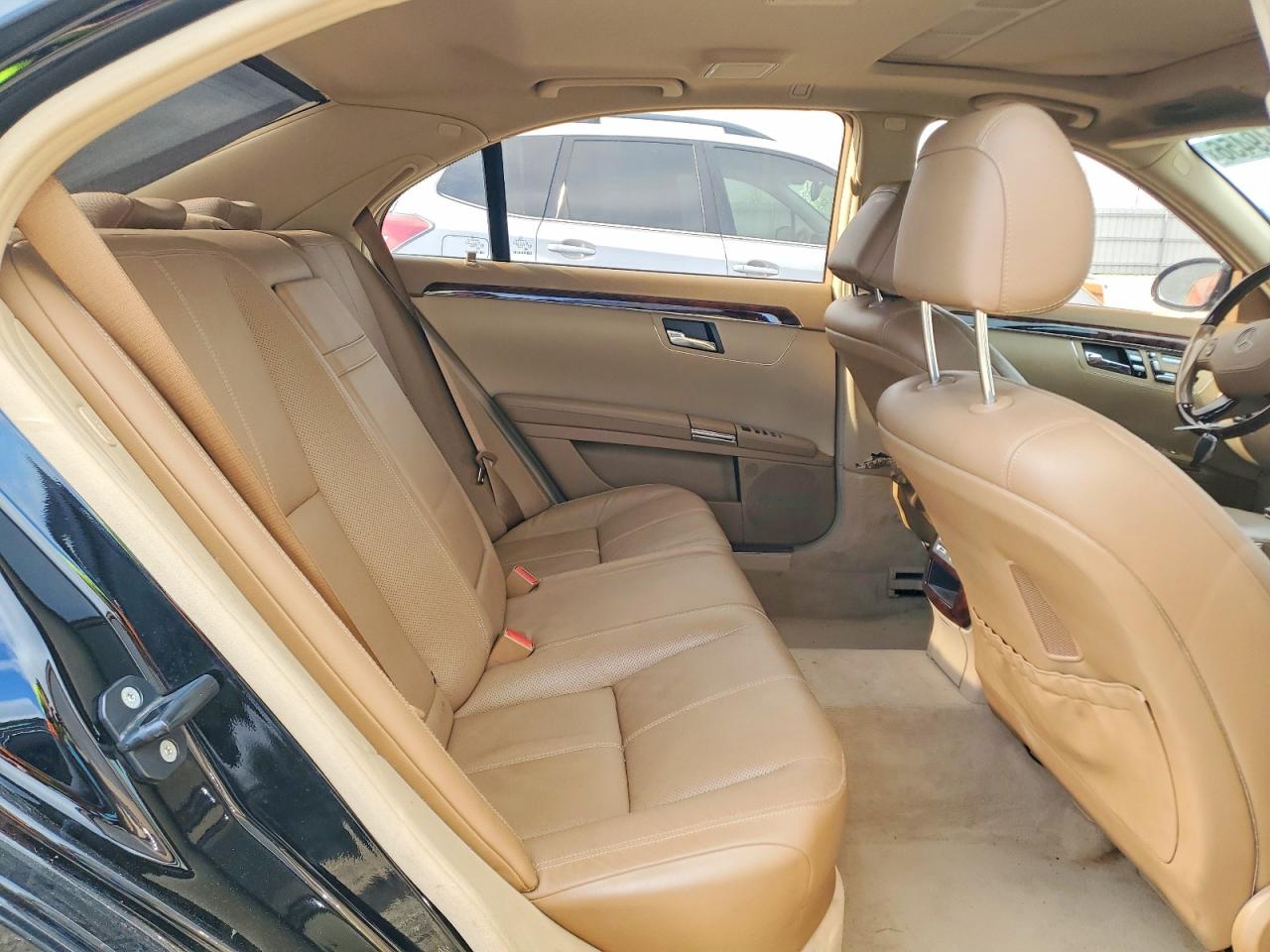 Mercedes-Benz S-Class 550
