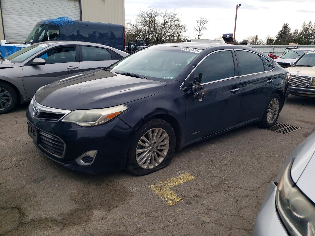 Salvage Toyota Avalon Image