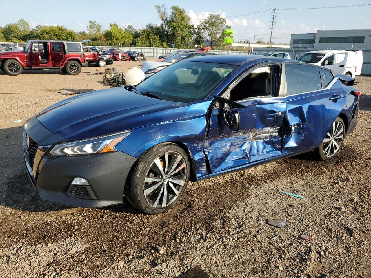 Salvage Nissan Altima Image