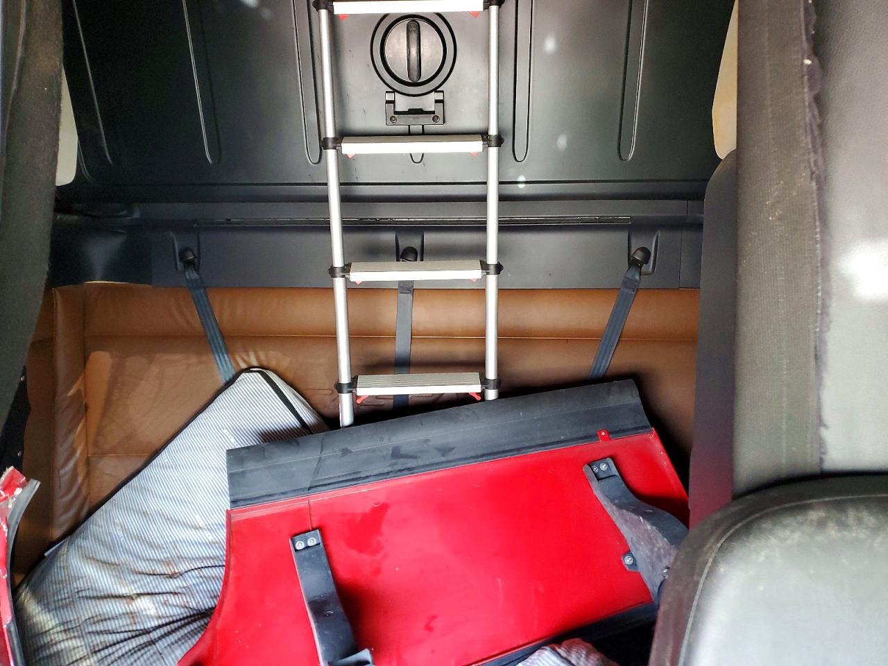 Freigliner Cascadia 126