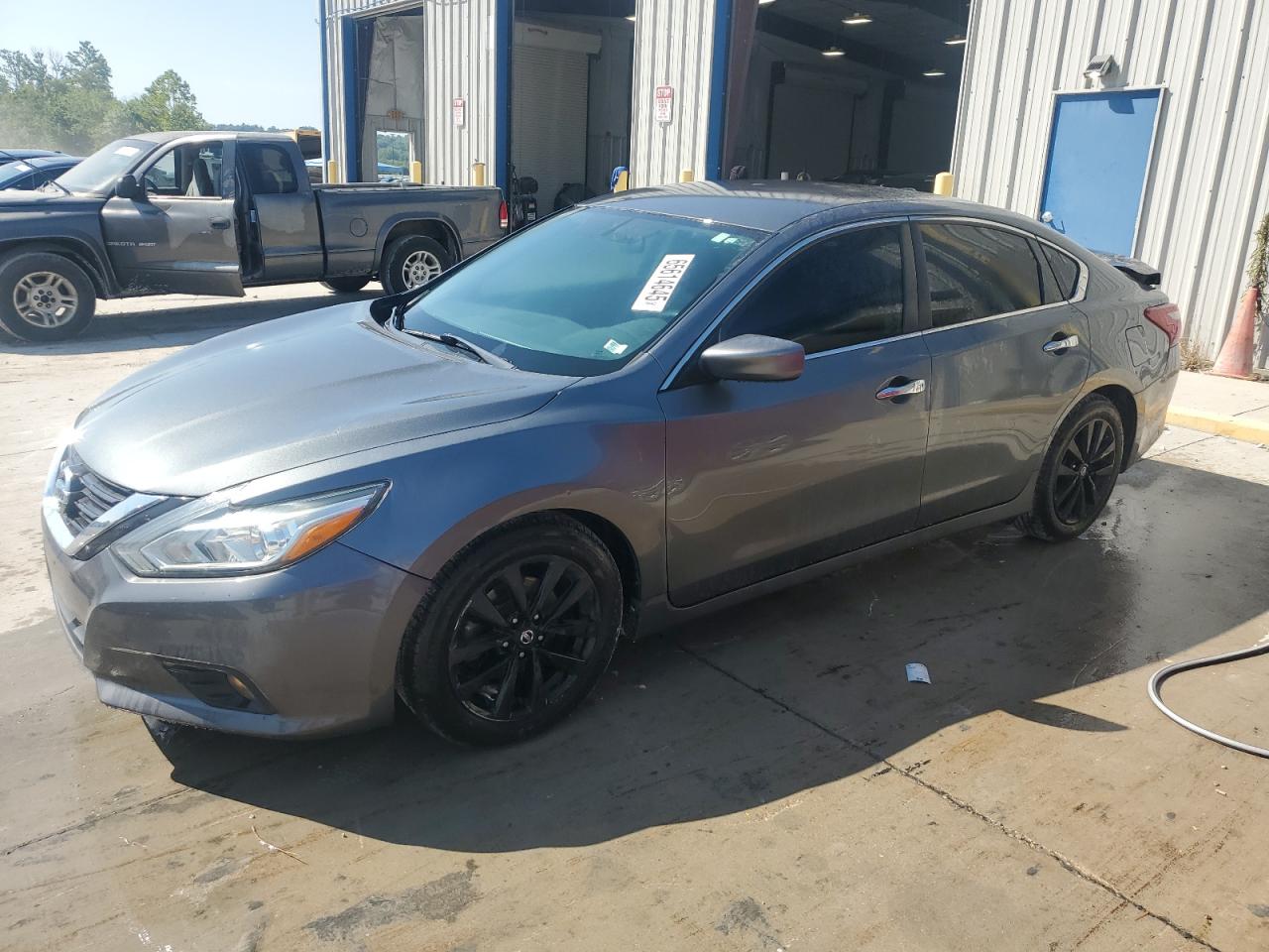 Salvage Nissan Altima Image
