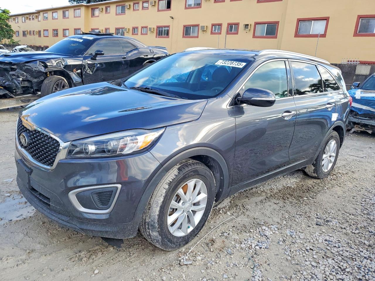Salvage Kia Sorento Image
