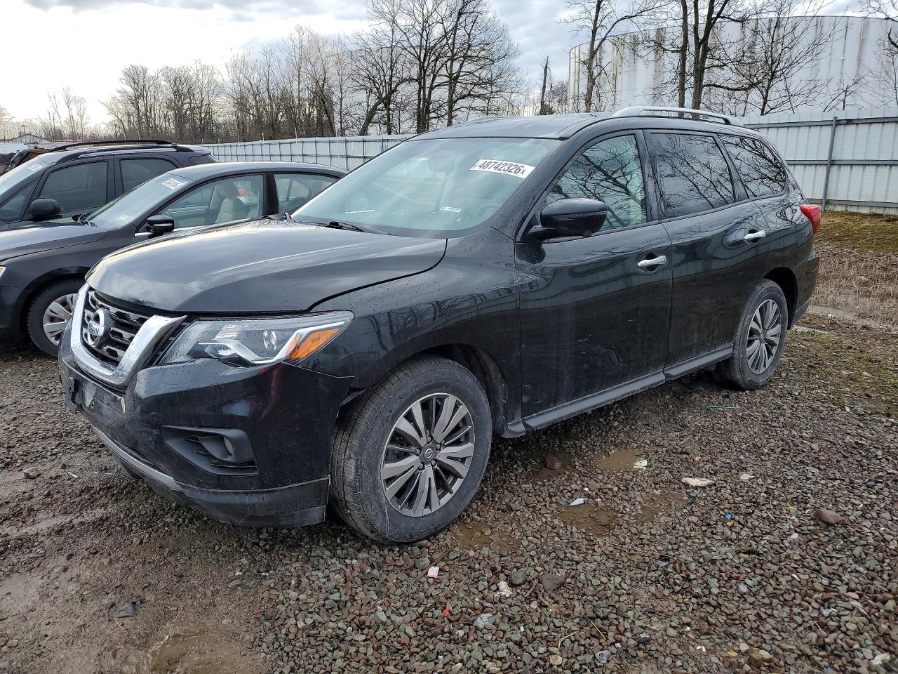 Salvage Nissan Pathfinder Image