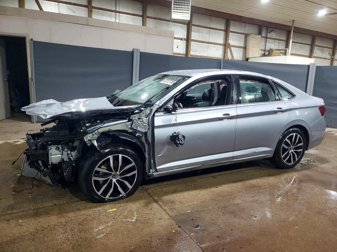 Salvage Volkswagen Jetta Image