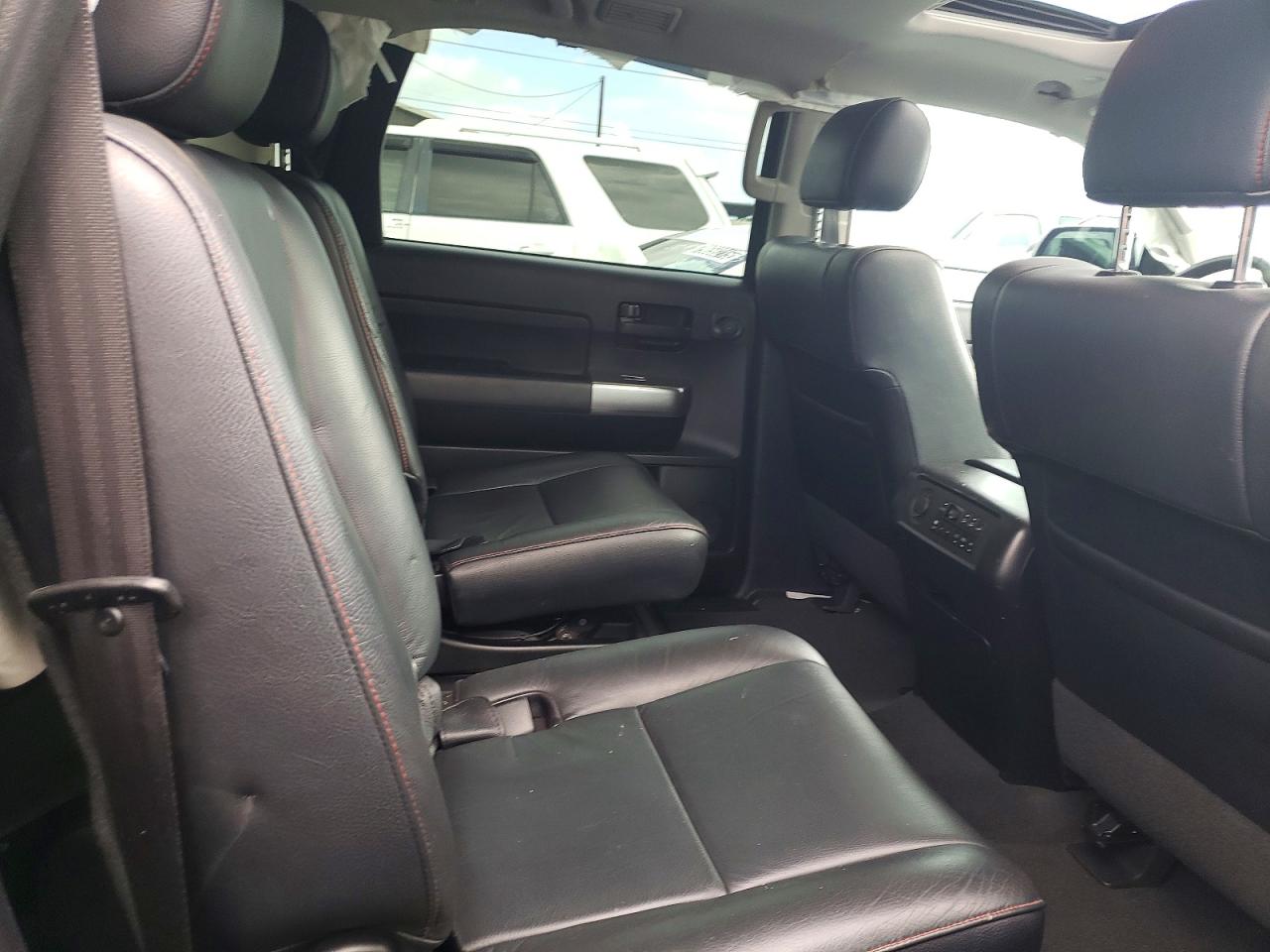 Toyota Sequoia Sr5