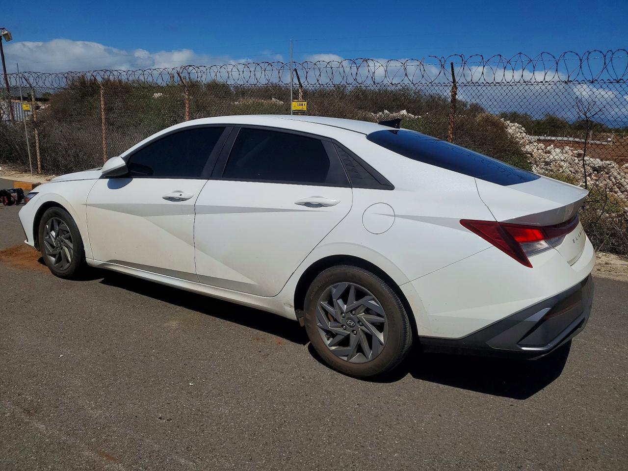 Hyundai ELANTRA Sel