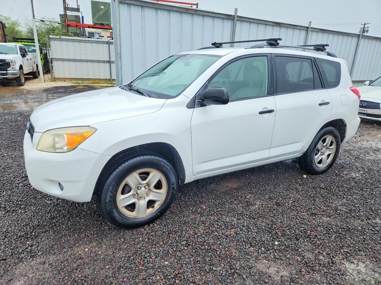 Salvage Toyota RAV4 Image
