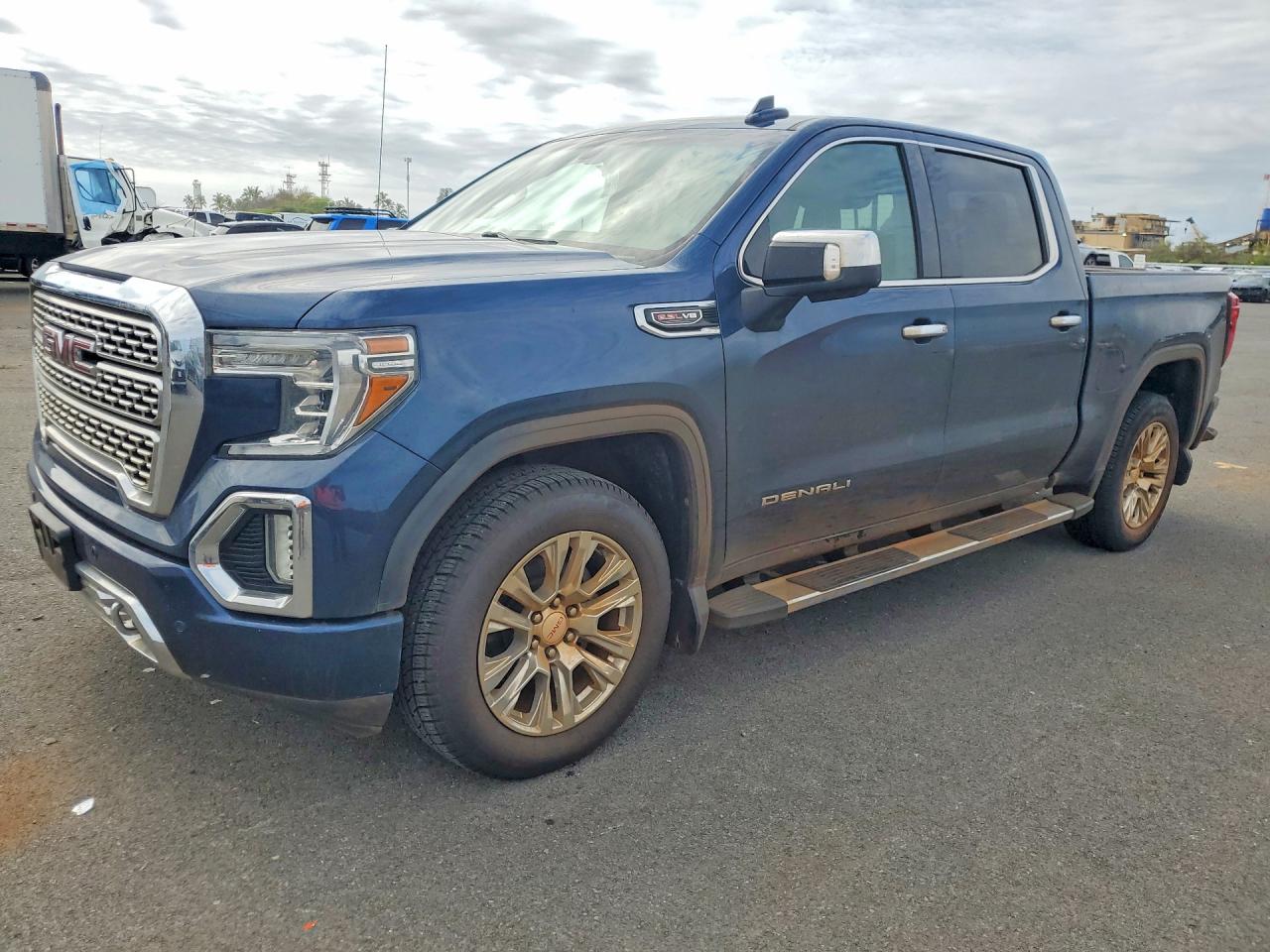 Salvage GMC Sierra Image