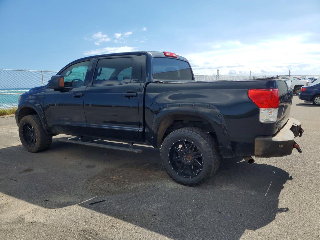 Toyota Tundra Crewmax Sr5