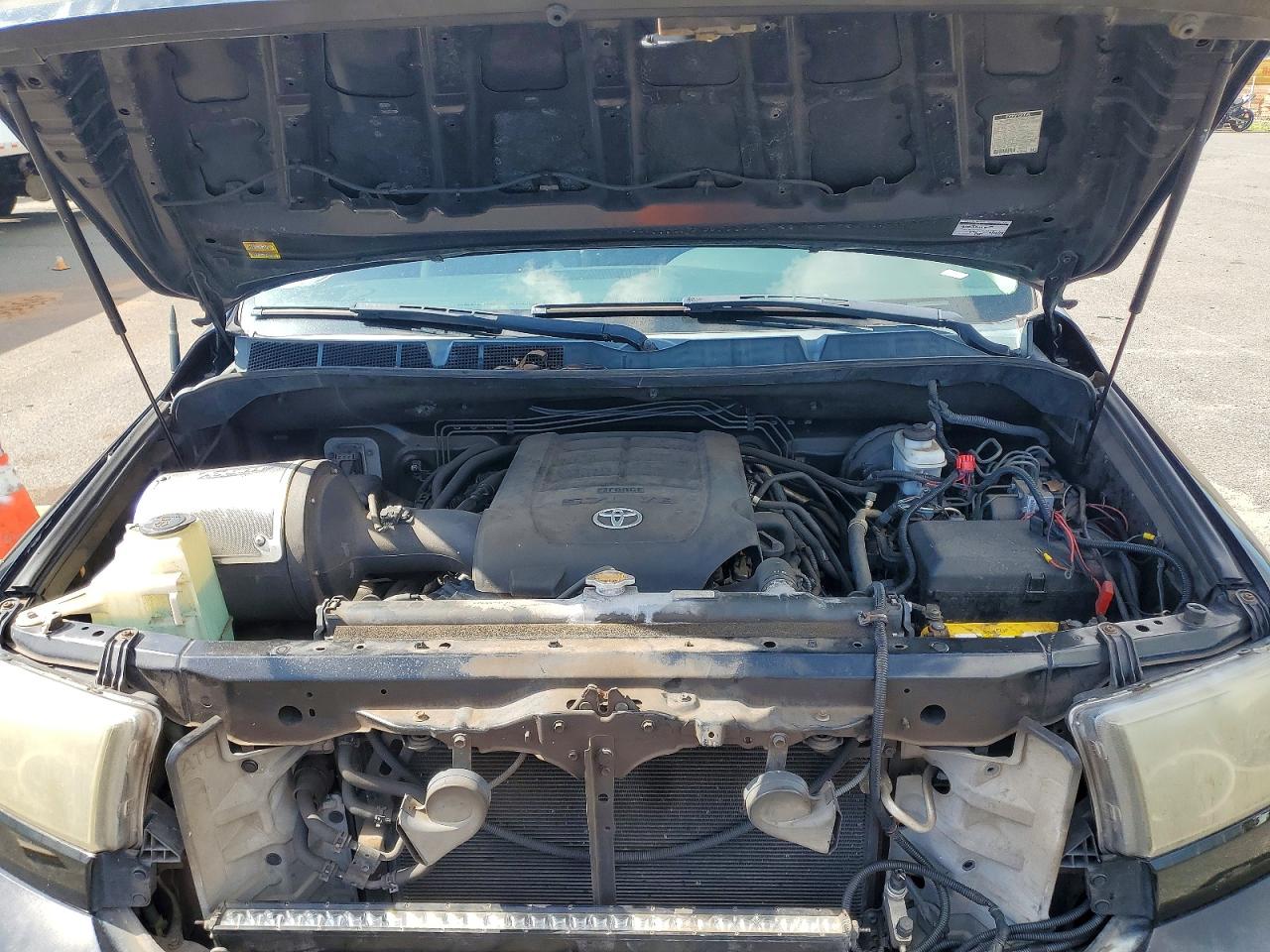 Toyota Tundra Crewmax Sr5
