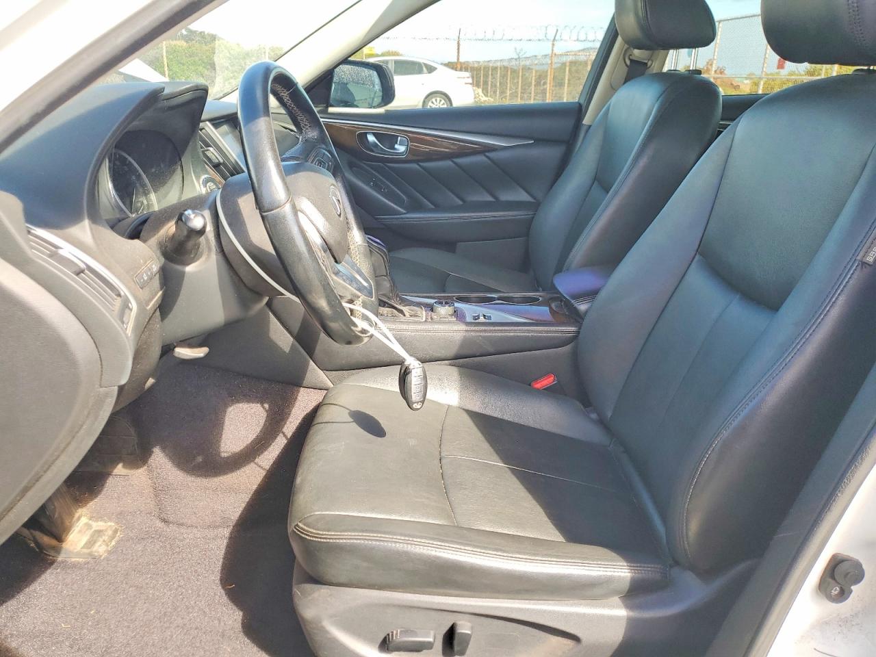 INFINITI Q50 Luxe
