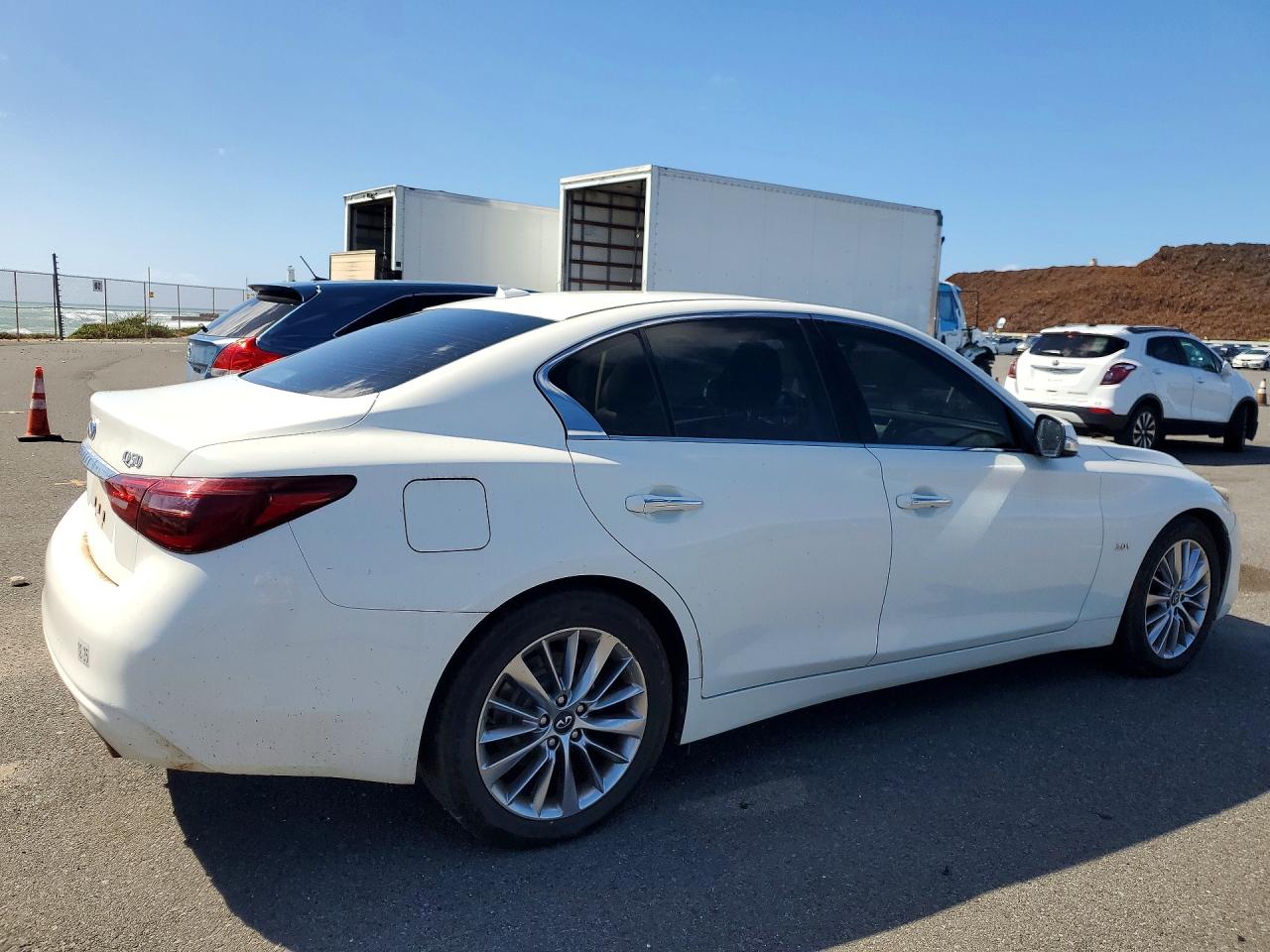 INFINITI Q50 Luxe