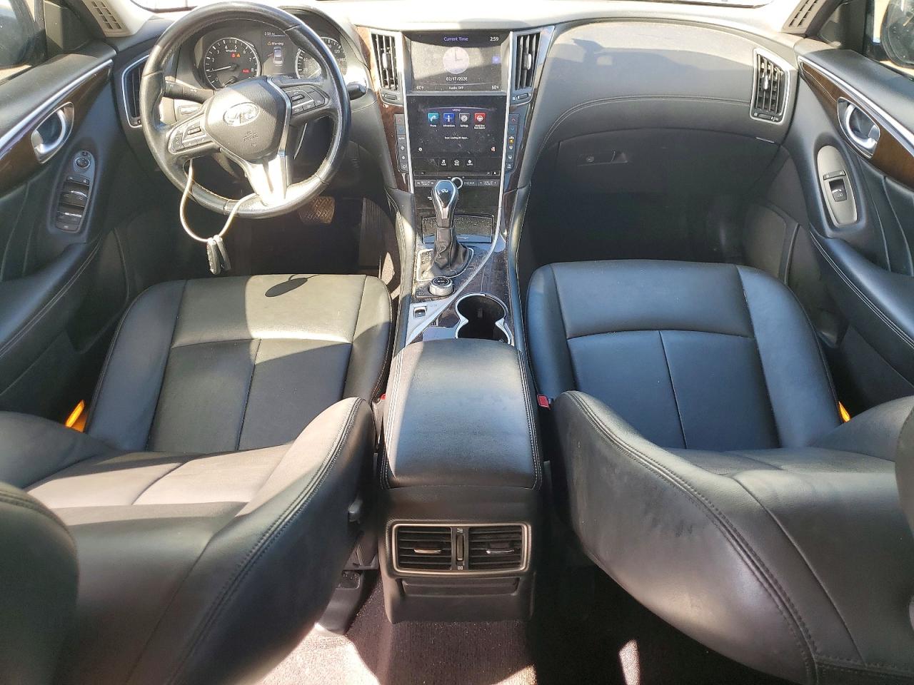 INFINITI Q50 Luxe