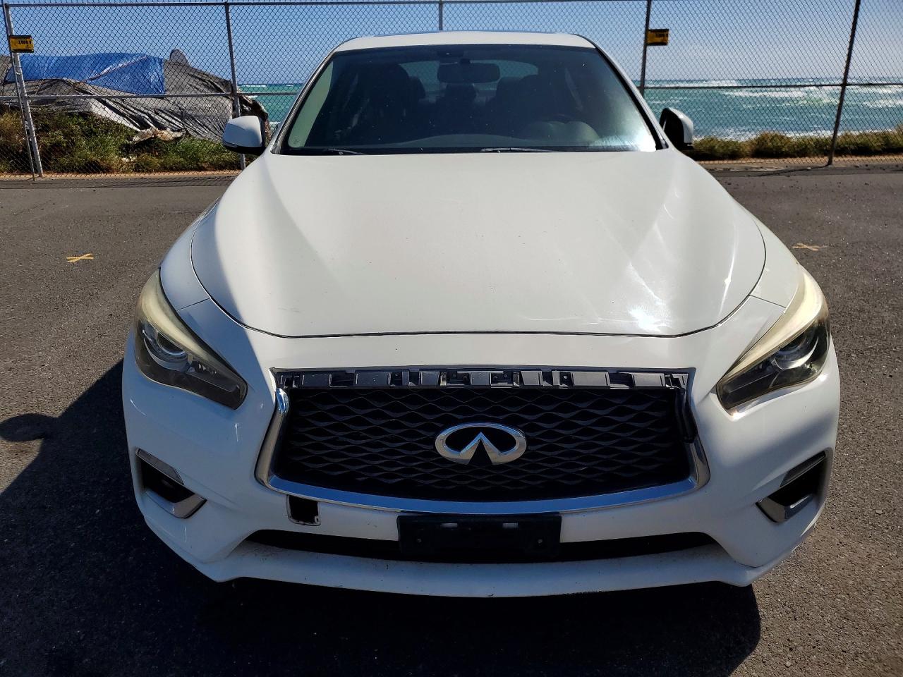 INFINITI Q50 Luxe