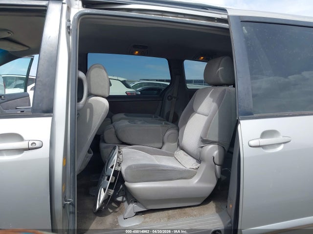 Toyota Sienna Le