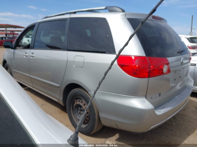 Toyota Sienna Le