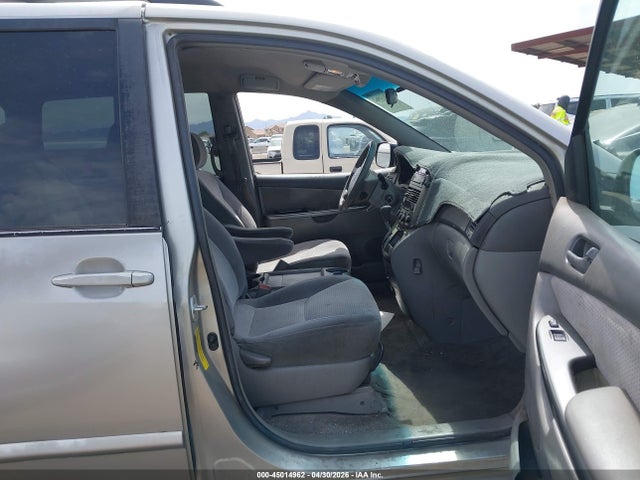 Toyota Sienna Le