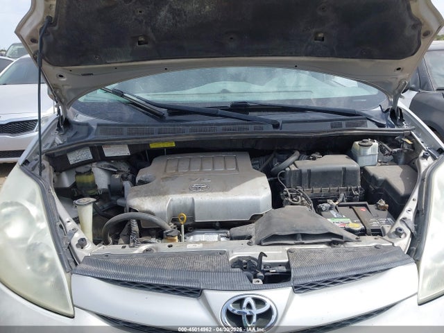Toyota Sienna Le