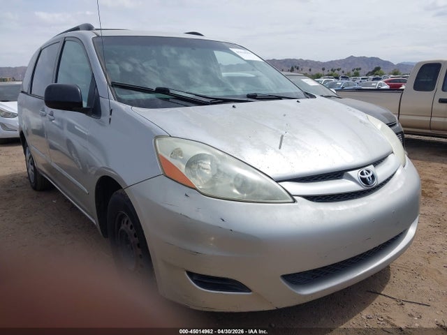 Salvage Toyota Sienna Image
