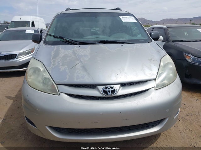 Toyota Sienna Le