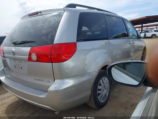 Toyota Sienna Le