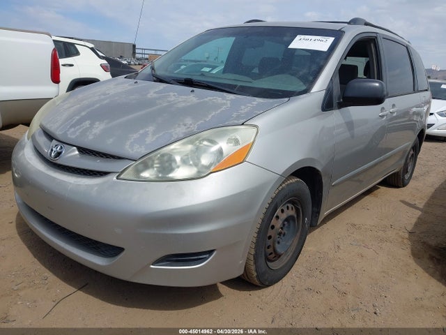 Toyota Sienna Le