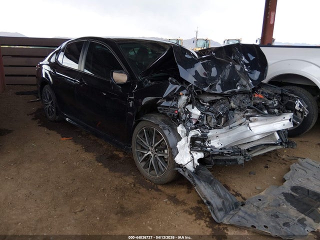 Salvage Toyota Camry Image
