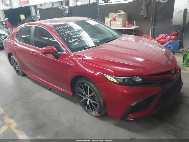 Salvage Toyota Camry Image