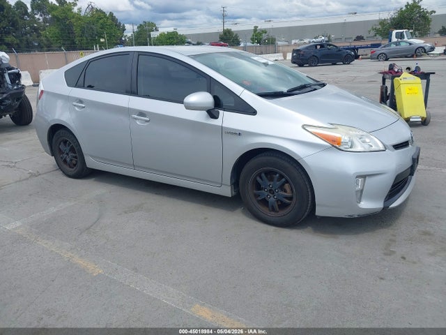 Salvage Toyota Prius Image