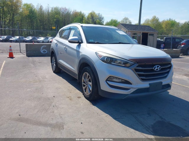 Salvage Hyundai TUCSON Image